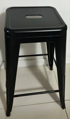 Vendo Banqueta alta - preta