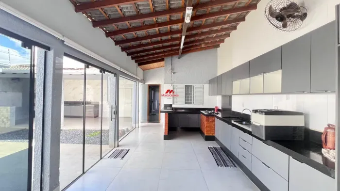 VENDA- CASA TODA REFORMADA, EMBUTIDOS LINDOS, 285M² PRIVATIVOS, BAIRRO ALTOS DO COXIPÓ, CU