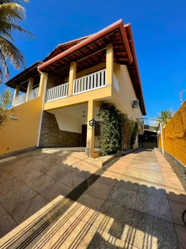 Casa a venda com entrada individual no bairro Castelo!