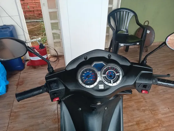 Vendo moto 2018