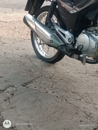 Vendo ou troco escapamento original da 150 2015. Aceito roda traseira de 150
