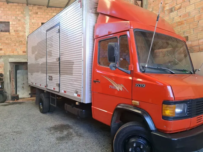 Vendo caminhao mb 709