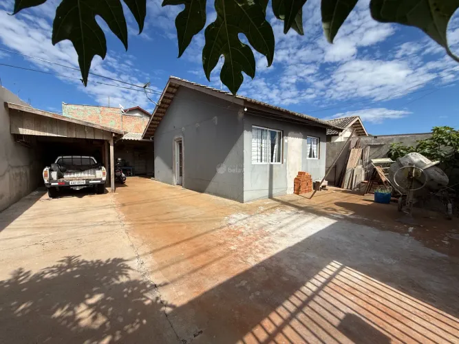 CASA À VENDA NO SOLO SAGRADO EM APUCARANA.