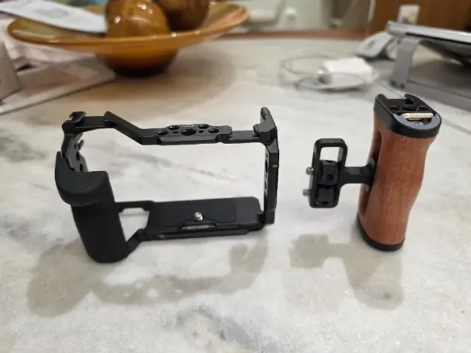 Cage Neewer e Alça Lateral para Sony ZV-E1 - Novíssimo!