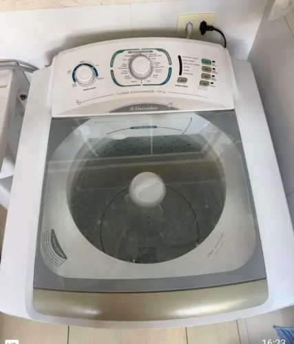 Maquina Electrolux 15Kg com defeito.