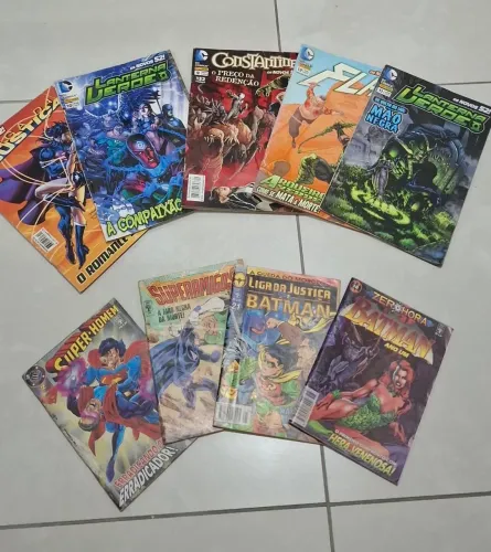 Lote com HQs da DC
