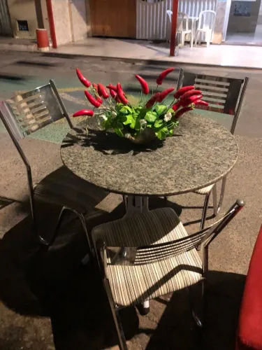 MESA BEM CONSERVADA