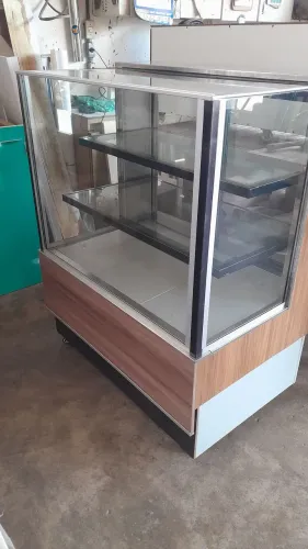 Balcão  vitrine novo pra vender logo