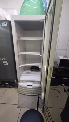 Freezer Vertical Metalfrio 544L VF55FT 220V - Perfeito Estado / Lanchonete