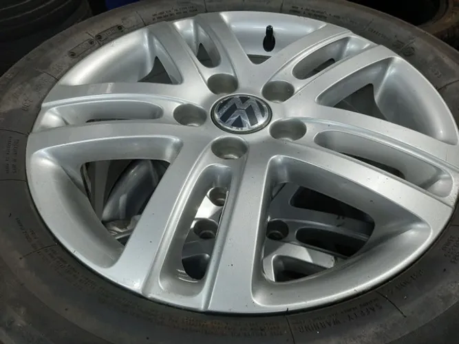 Roda aro 16 Volkswagen Jetta Prata com diamantado 5X112