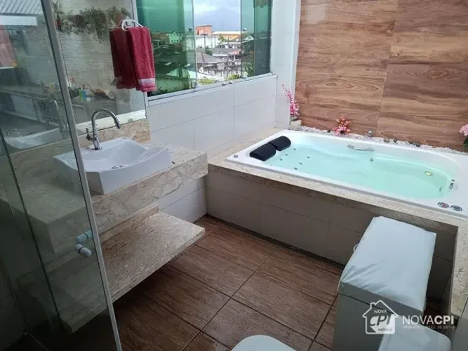 Sobrado triplex com 2 quartos à venda no Planalto Bela Vista São Vicente/SP