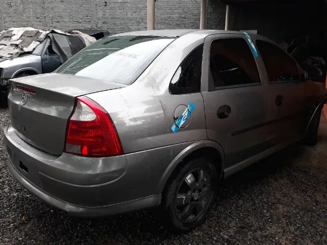 Sucata de Chevrolet Corsa Sedan 2004 1.8 107 cv Flex - Somente para peças