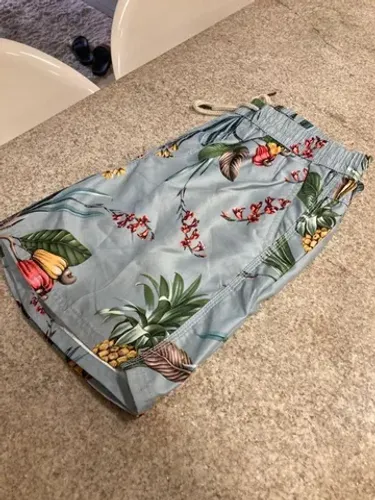 Bermuda de Praia com Frutas Masculina