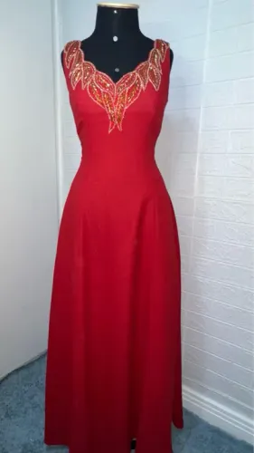 VESTIDO VERMELHO COM PEDRARIA MADRINHAS, FORMATURA, CONVIDADAS, JANTARES, FESTAS