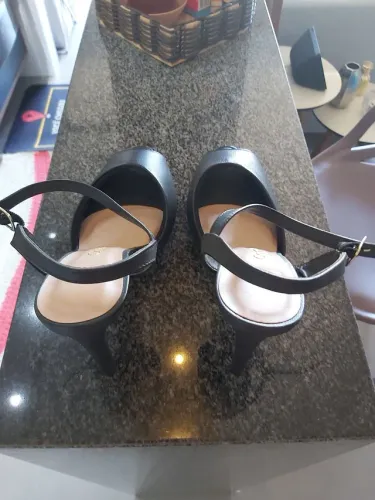 Sapato feminino Peep Toe com meia pata preto número 38