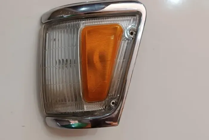 Seta/pisca Lado Esquerdo Hilux 92 A 2001 Com Detalhe