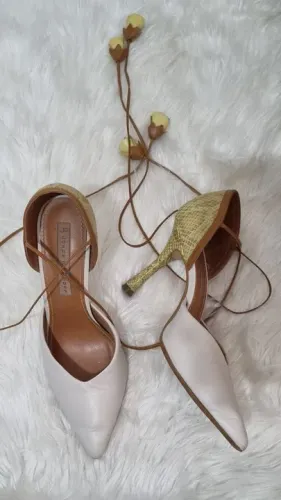 Scarpin jorge bischoff arezzo schutz 