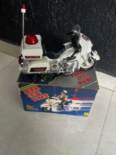 Brinquedo moto policial anos 80 impecável!