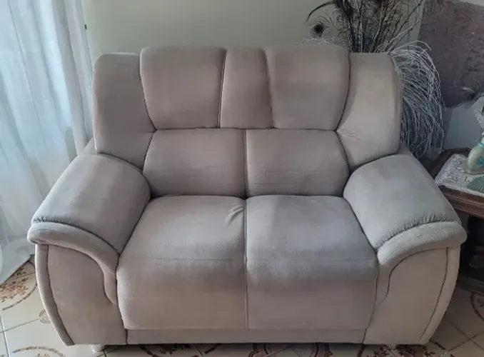 Sofá de 2 lugares usado.