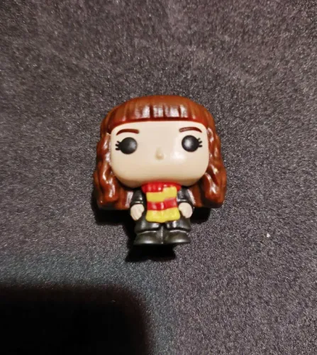 Miniatura Funko Pop Hermione Granger Kinder Joy Quadribol