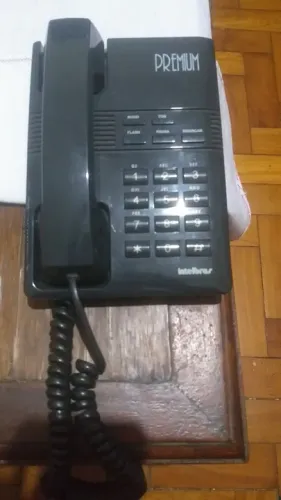 Telefone antigo com teclas
