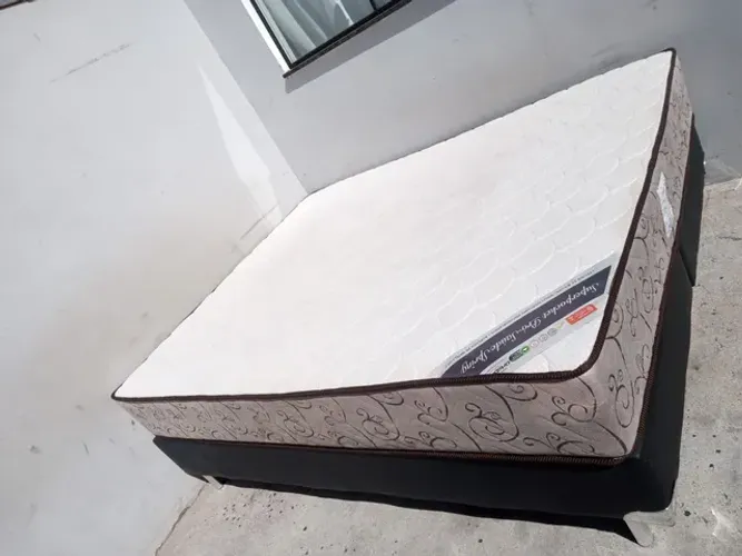Vendo Cama box de casal Queen ENTREGO DEPENDENDO LOCAL