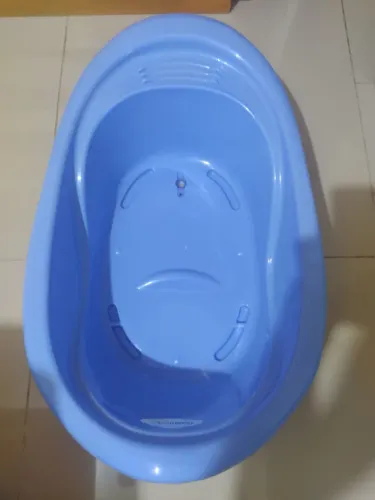 Banheira + toalha de banho + saboneteira