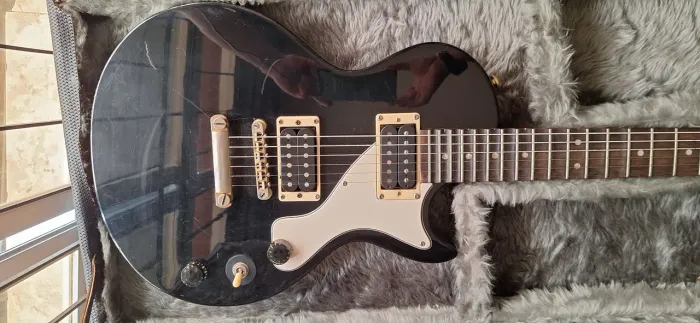 Guitarra Epiphone Les Paul semi escalopada