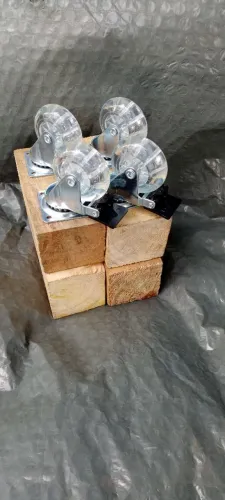 Rodízios para móveis. Rodas 