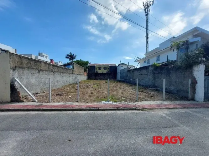 Oportunidade! Terreno em Cachoeira do Bom Jesus - Florianópolis