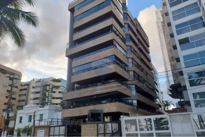 Apartamento 4 qtos, Ponta Verde Beira Mar 1º andar.