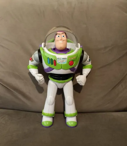Boneco Buzz Lightyear Toy Story com som em Português 