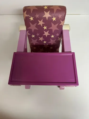 Cadeirinha de boneca com estampa de estrelas