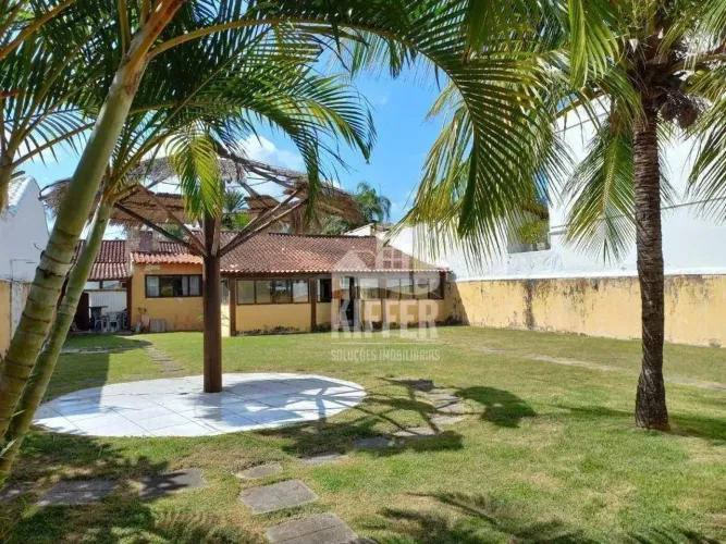 Casa em Camboinhas a 70m da Praia com Vista Mar e Terreno Amplo