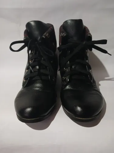 Bota mooncity lapela xadrez preta