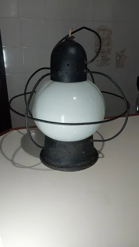 Luminária vintage em ferro e vidro