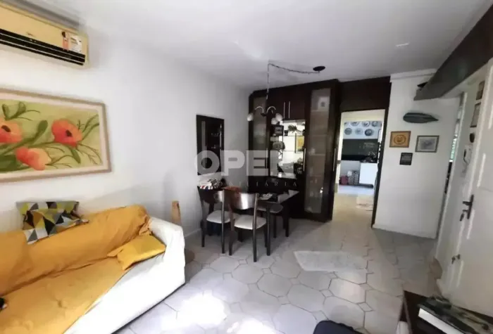 Casa em Condomínio à Venda no Las Piedras com 3 Dormitórios no Centro de Canoas