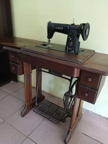 Máquina de custura antiga 