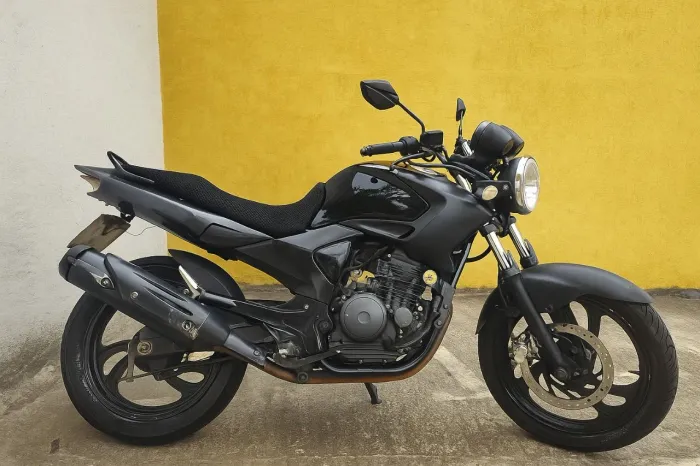 A venda - Fazer 2010 LE - Preta