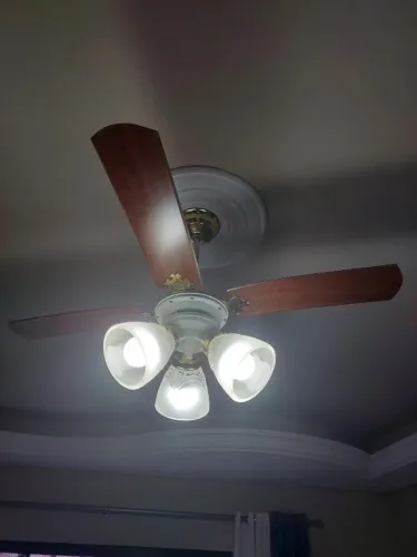 Ventilador de teto com lustre