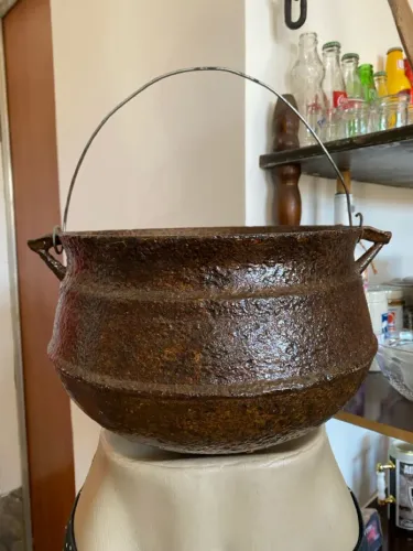 Panela de Ferro Antiga com Alça
