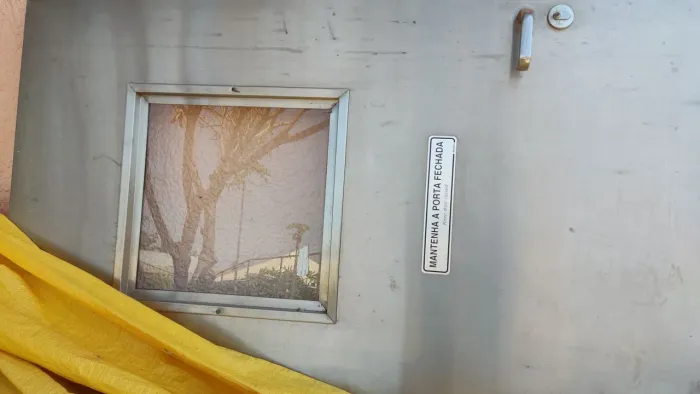 Porta inox com visor