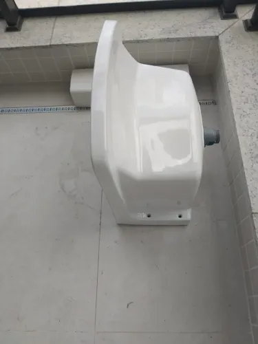 Vendo tanque Deca, com coluna, 30 litros, com válvula, branco. Sem uso.