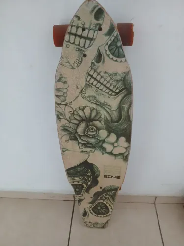 Skate longboard, com desing exclusivo bom para passeio e para diversão com sensação de sur