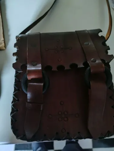 Bolsa artesanal de couro marrom vintage 