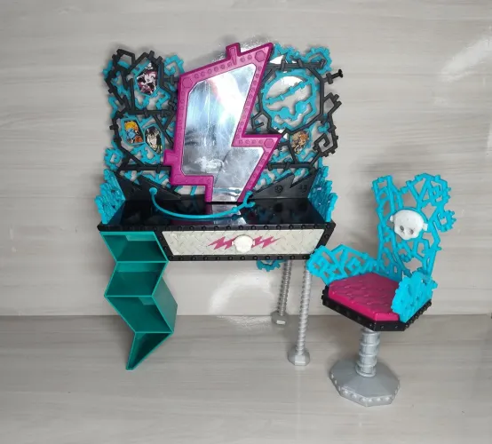 Penteadeira Frankie - Monster high