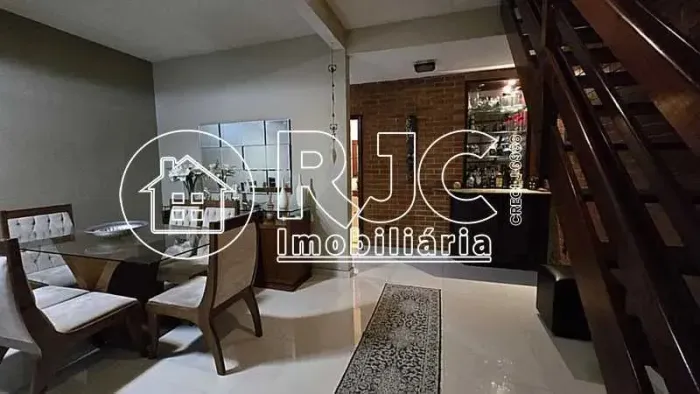 Imóvel para venda possui 160 metros quadrados com 3 quartos em Vila Isabel - Rio de Janeir