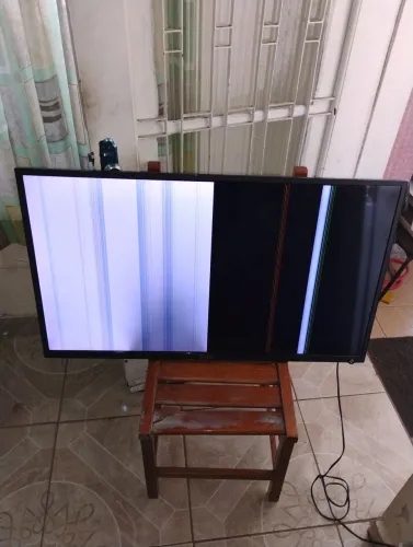 TV LED SMart PHILCO PH42M LED A4 defeito na Tela ligando