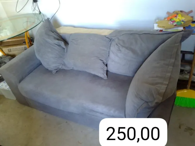 Sofá simples três lugares