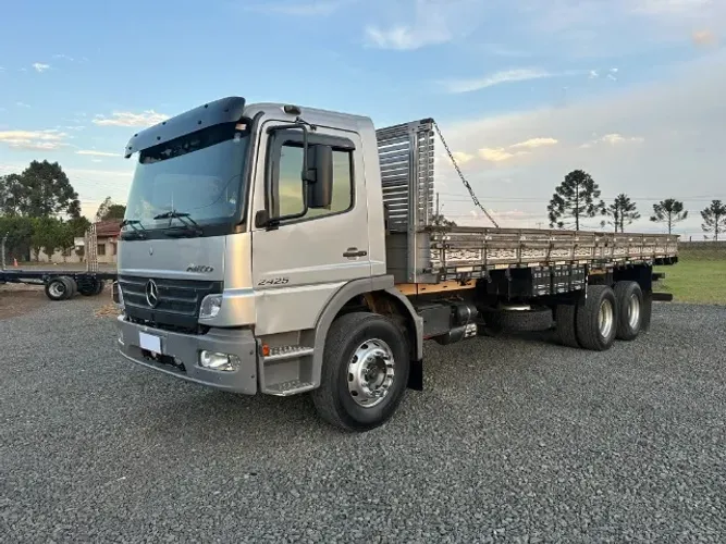MB Atego 2425 ano 2011 baixa km apenas 400 mil km - filé